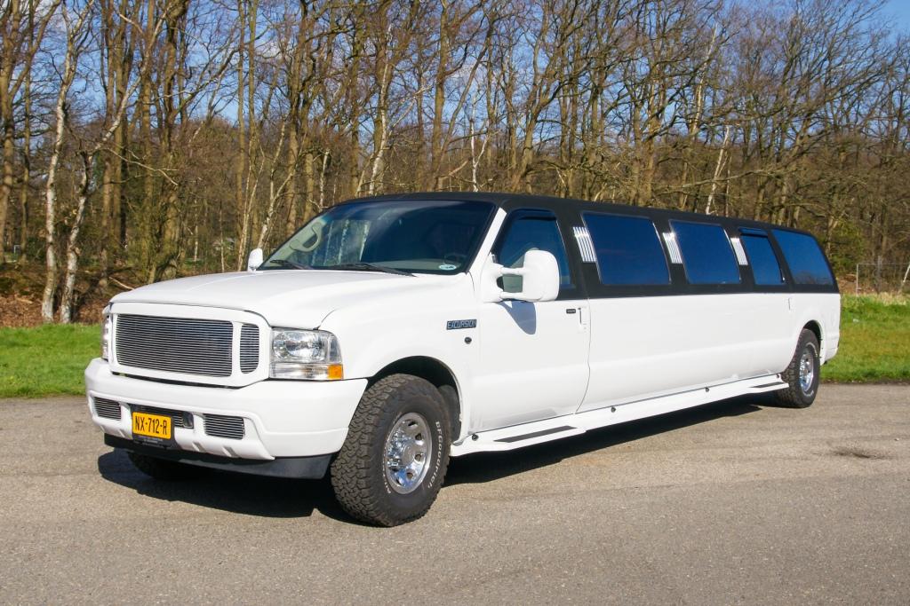 Ford Lincoln limousine